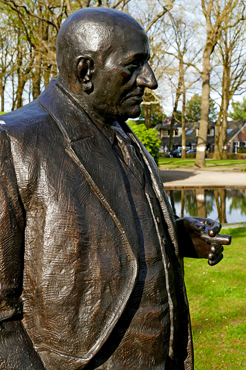 Beeld Jan Hamdorff op de Coeswaerde in Laren N.H